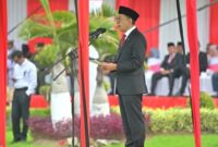 Menbud Fadli Zon jadi inspektur upacara HBN di lapangan Kantor Gubernur Sumbar. (Foto: ist)