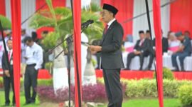 Menbud Fadli Zon jadi inspektur upacara HBN di lapangan Kantor Gubernur Sumbar. (Foto: ist)