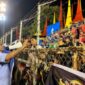Penasihat Semen Padang FC, Andre Rosiade menemui para suporter usai pertandingan. [foto: Ist]