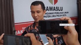 Ari Alfikri, SH yang merupakan Kuasa Hukum PASLON SAKATO saat diwawancara awak media, Kamis (12/12)