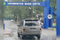 Kondisi Jalan Sumatra di Ulak Karang yang kembali lancar pasca pohon tumbang di kawasan tersebut akibat hujan lebat disertai angin kencang. [foto: BPBD Padang]