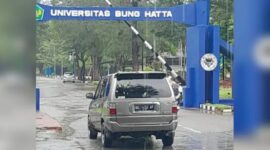 Kondisi Jalan Sumatra di Ulak Karang yang kembali lancar pasca pohon tumbang di kawasan tersebut akibat hujan lebat disertai angin kencang. [foto: BPBD Padang]