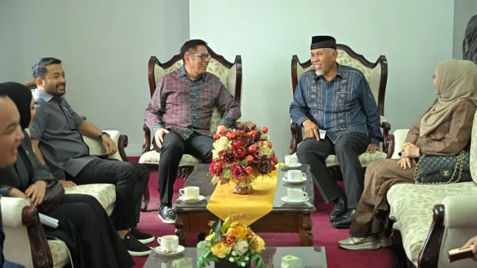 Gubernur Sumbar Mahyeldi menyambut kunjungan Baleg DPR yang dipimpin legislator Mulyadi. (Foto: ist)