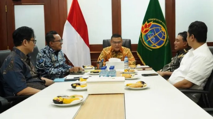Bupati Tanah Datar Eka Putra menemui Wamen ATR BPN Ossy Dermawan. (Foto: Prokopim Tanah Datar)