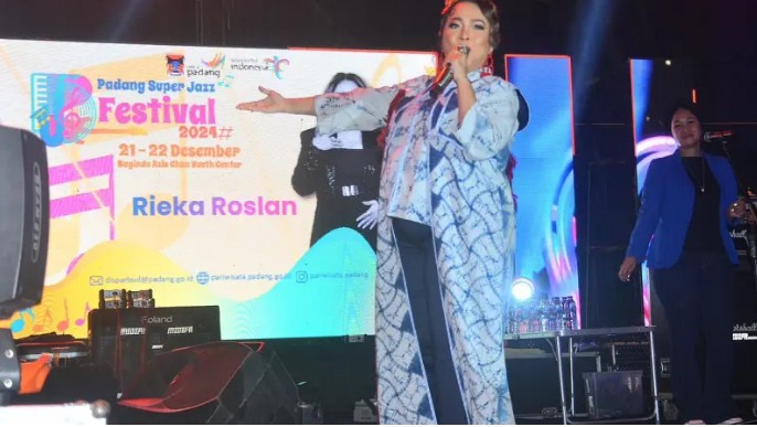 Rieka Roslan tampil di Padanh Jazz Festival 2024. (Foto: Prokopim Padang)