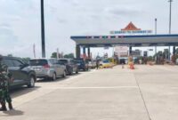 Kendaraan memasuki gerbang tol Palembang. (Foto: Dok. Humas HK)
