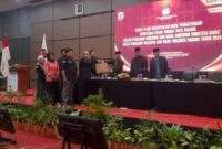 Rapat pleno rekapitulasi hasil penghitungan suara tingkat Kota Padang dalam pemilihan gubernur dan wakil gubernur Sumbar serta pemilihan wali kota dan wakil wali kota Padang. [foto: infopublik.id]