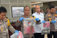 Polda Sumbar menggelar konferensi pers terkait kelanjutan kasus pembunuhan dan pemerkosaan gadis penjual gorengan bernama Nia Kurnia Sari (18) di Padang Pariaman. [foto: SI]