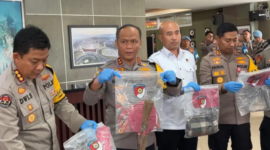 Polda Sumbar menggelar konferensi pers terkait kelanjutan kasus pembunuhan dan pemerkosaan gadis penjual gorengan bernama Nia Kurnia Sari (18) di Padang Pariaman. [foto: SI]
