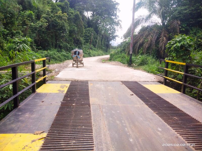Pengerjaan betonisasi jalan yang dikerjakan CV. Putra Sulung di Nagari Galugua Kabupaten Limapuluh Kota