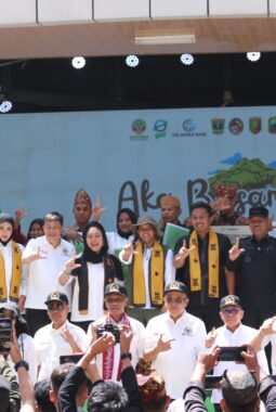 Didampingi Bupati Safni, Menteri Kehutanan Raja Juli Antoni Bersama Titiek Soeharto Buka Kegiatan Gelar Karya Perhutanan Sosial