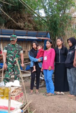 Koramil 05 Harau Bantu Warga Kurang Mampu Di Wilayah Binaannya 