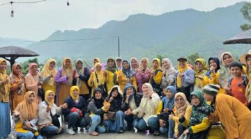Wakil Ketua DPRD Hurisna Jamhur Dampingi Bundo Kanduang Payobasung Touring Budaya