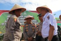 Wakil Wali Kota Payakumbuh Elzadaswarman bersama Kapolres AKBP Ricky Ricardo dan jajaran saat menghadiri kegiatan penanaman jagung serentak kuartal III di Kelurahan Koto Panjang, Rabu (9/7/2025).