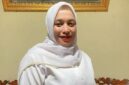 Dona, seorang bidan di Pasaman yang video tentang dirinya viral saat menyeberangi sungai untuk mengobati warga. [foto: Ist]