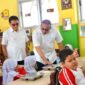 Wakil Ketua Komisi VI DPR RI Andre Rosiade saat meninjau pelaksanaan program MBG di SD Negeri 24 Ujung Gurun, Kota Padang. [foto: Ist]