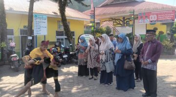 𝐒𝐌𝐏 𝐍𝐞𝐠𝐞𝐫𝐢 𝟑 𝐏𝐚𝐲𝐚𝐤𝐮𝐦𝐛𝐮𝐡 𝐒𝐚𝐦𝐛𝐮𝐭 𝐓𝐢𝐦 𝐏𝐞𝐧𝐢𝐥𝐚𝐢 𝐀𝐝𝐢𝐰𝐢𝐲𝐚𝐭𝐚 𝐓𝐢𝐧𝐠𝐤𝐚𝐭 𝐊𝐨𝐭𝐚 𝐝𝐞𝐧𝐠𝐚𝐧 𝐓𝐚𝐫𝐢 𝐆𝐞𝐥𝐨𝐦𝐛𝐚𝐧𝐠 𝐝𝐚𝐧 𝐏𝐚𝐩𝐚𝐫𝐚𝐧 𝐆𝐏𝐁𝐋𝐇𝐒 𝐊𝐨𝐥𝐚𝐛𝐨𝐫𝐚𝐭𝐢𝐟