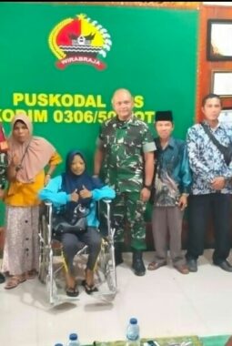 Dandim 0306/50 Kota Berikan Tali Asih Warga Penderita Kanker Asal Lubuk Batingkok 