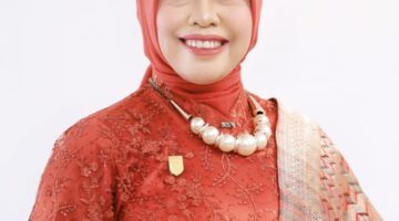 Hj. Hurisna Jamhur: Kartini Masa Kini dari Parlemen Payakumbuh