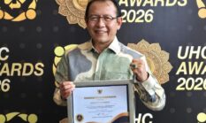 Wali Kota Payakumbuh Terima UHC Awards 2026 Kategori Madya