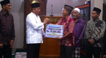 Wawako Elzadaswarman Pimpin Safari Ramadan di Masjid Al Mukarramah, Salurkan Bantuan Rp25 Juta