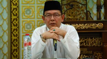 Safari Ramadan, Wali Kota Zulmaeta Serahkan Bantuan untuk Masjid Nurul Jannah