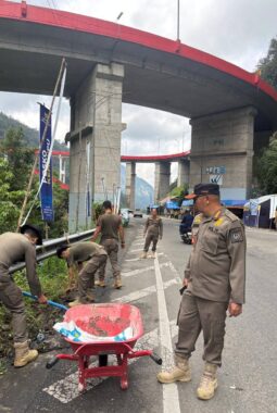 Kasatpol PP Ingatkan Bahaya Warung Liar di Fly Over Kelok 9, Berpotensi Roboh dan Makan Korban