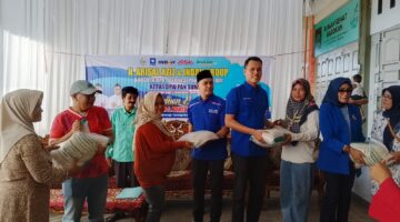 Ryan Made Hanesty Koordinir Penyaluran 10 Ton Beras Bantuan Arisal Aziz di Payakumbuh