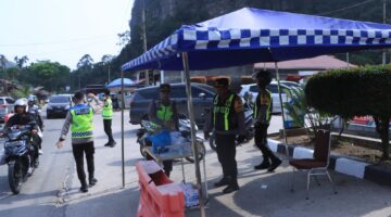 kapolres 50 Kota Tinjau Arus Balik Lalin Sumbar–Riau, Pastikan Kelancaran Di Jalur Kelok IX