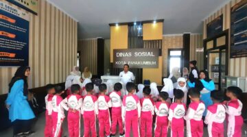 Sehari Jadi “Calon Kadis Sosial”, Anak TK Manunggal Talawi Kunjungi Dinas Sosial