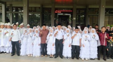 Wawako Payakumbuh Lepas Pawai Ta’aruf SDIT IPHI, 131 Siswa Ikuti Wisuda Tahfiz dan Khatam Al-Qur’an