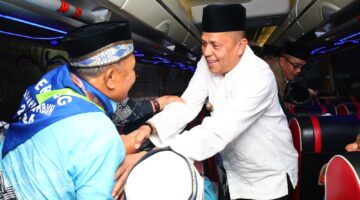 175 Jemaah Calon Haji Payakumbuh Dilepas Menuju Tanah Suci, Suasana Haru Iringi Keberangkatan
