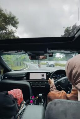 Mobil Dinas Dipakai untuk Kuliah dan Jalan Bersama Teman, Publik Pertanyakan Etika Ketua DPRD Limapuluh Kota