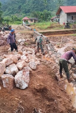 Jalan Impian Mulai Terwujud, Warga Buluh Kasok Terharu Lihat TMMD/N Bekerja Tanpa Lelah