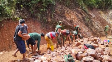 Terik dan Hujan Tak Surutkan Semangat Satgas TMMD ke-129, Progres Pembangunan di Buluh Kasok Terus Meningkat
