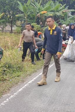 Satgas TMMD/N ke-129 Kodim 0306/50 Kota Goro Bersihkan Lingkungan, Perkuat Sinergi dengan Masyarakat