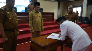 Wali Kota Zulmaeta Lantik 17 ASN, Perkuat Pelayanan Pendidikan, Kesehatan, dan Pemerintahan di Payakumbuh
