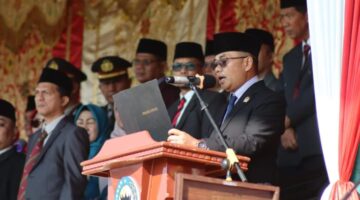 Alia Efendi Bacakan Teks Proklamasi pada Upacara HUT ke-81 Kemerdekaan RI di GOR Singa Harau