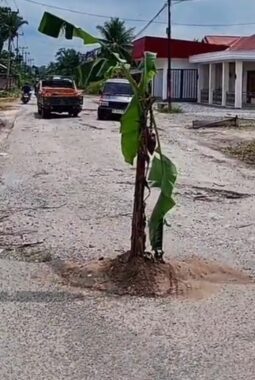 Rp13,8 Miliar Digelontorkan ke Sejumlah Ruas Jalan Akabiluru, Warga Jalan Rusak Pertanyakan Skala Prioritas Pemkab