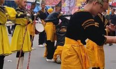 Tepuk Tangan Pecah! Atraksi Silek dan Marching Band SMKN 2 Payakumbuh Jadi Sorotan di Pawai Alegoris