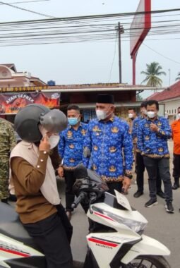 KORPRI Kabupaten Lima Puluh Kota Peduli Bencana Kabut Asap, Bagikan Masker Gratis Bersama BPBD, TNI dan POLRI.